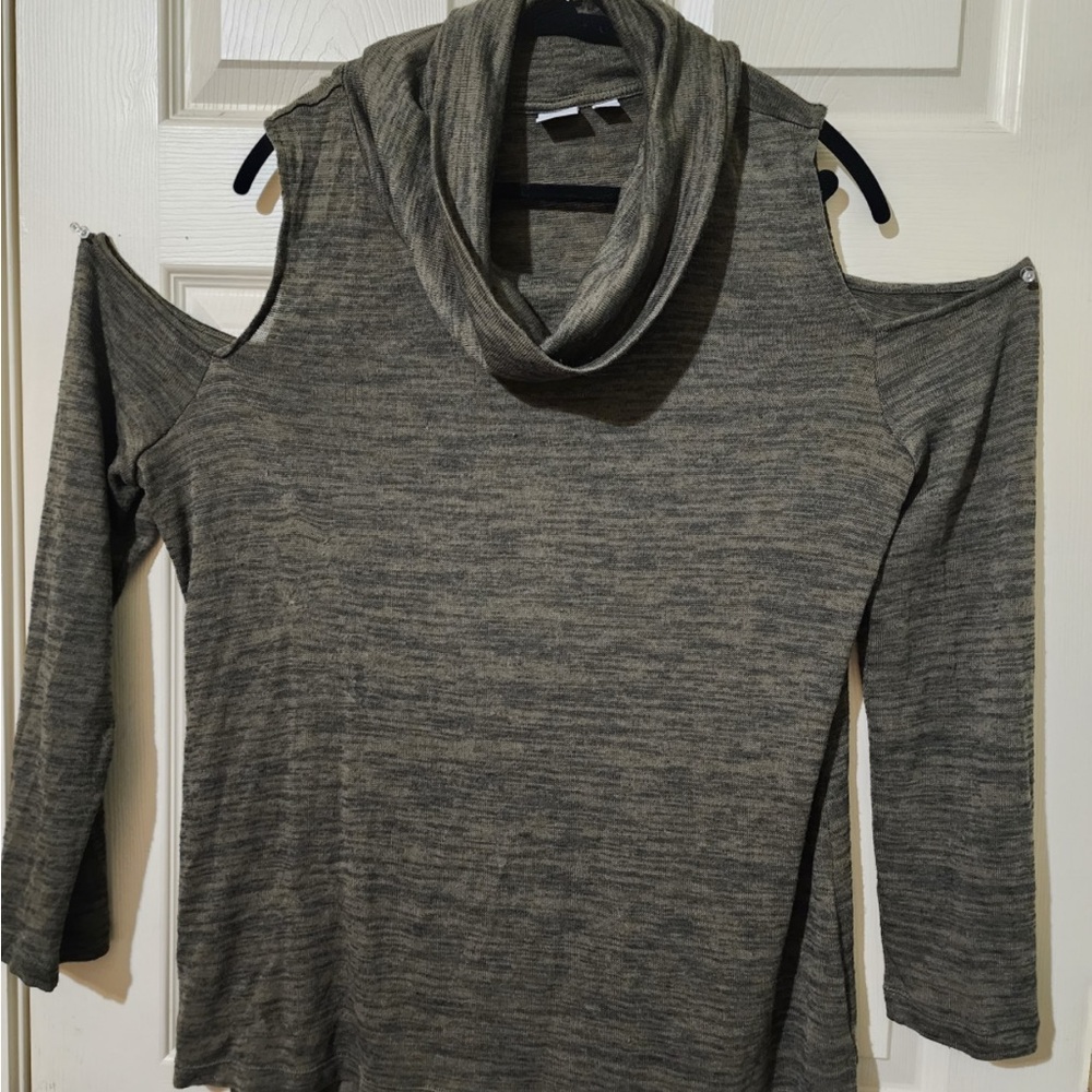 New York & Company Gray Cold Shoulder Blouse